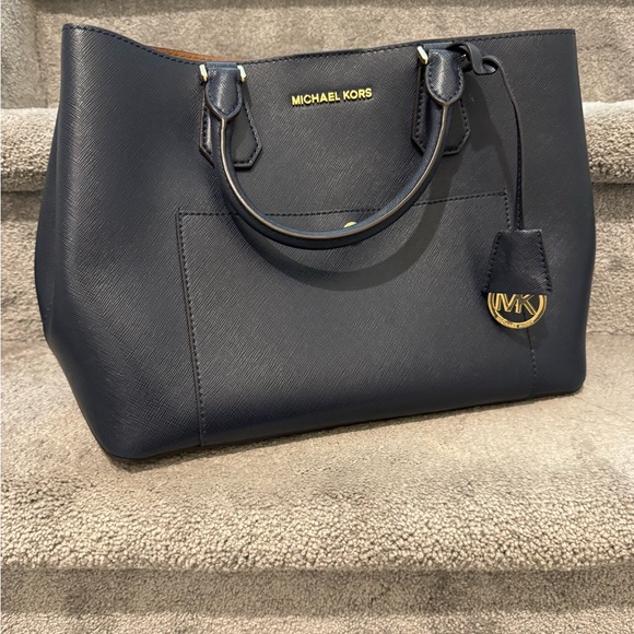Michael Kors bag - Picture 3 of 8